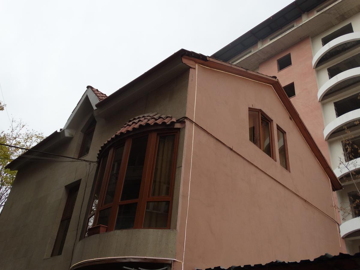 Destiny 1 Hostel เยเรวาน ภายนอก รูปภาพ