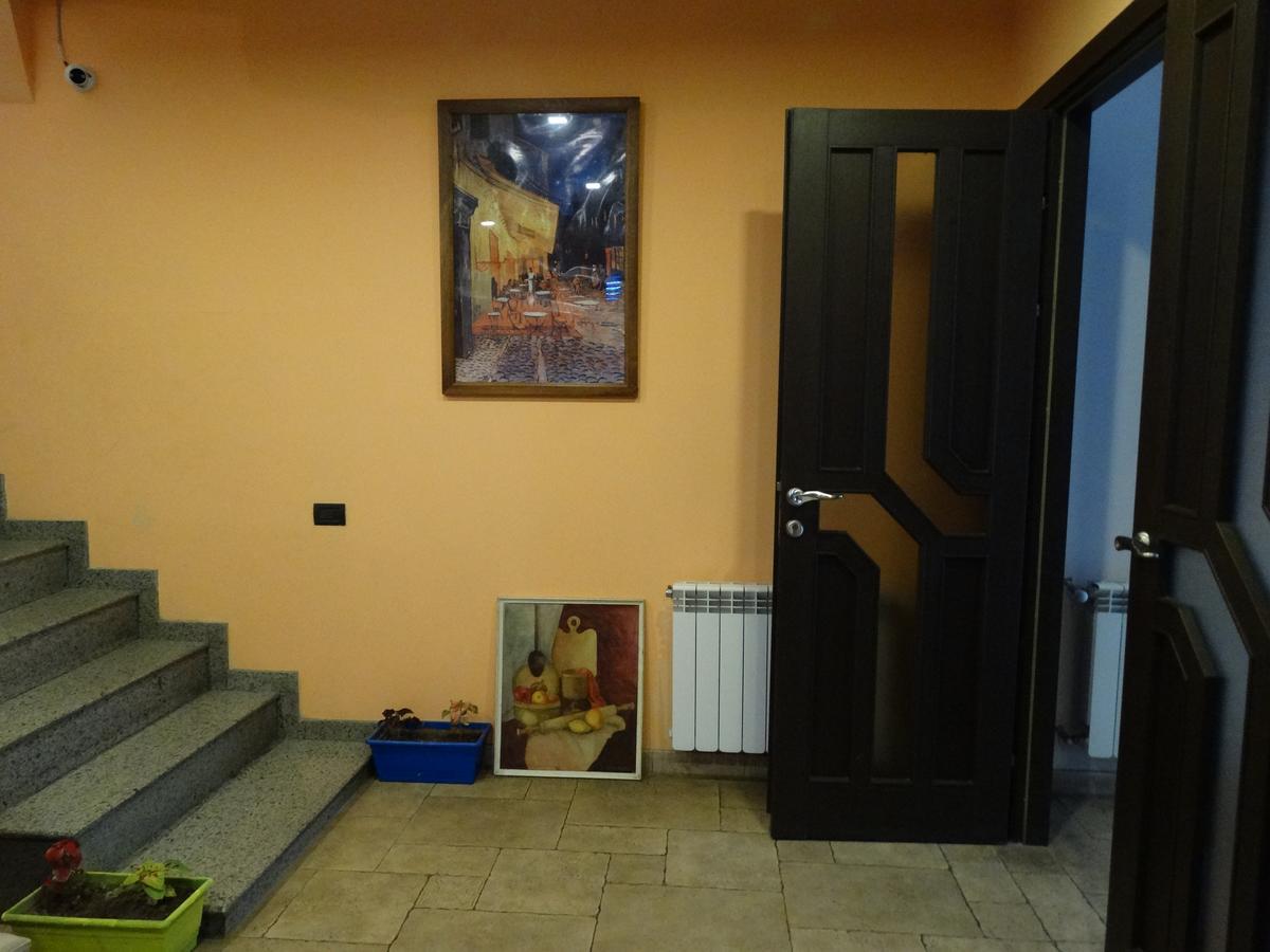 Destiny 1 Hostel เยเรวาน ภายนอก รูปภาพ