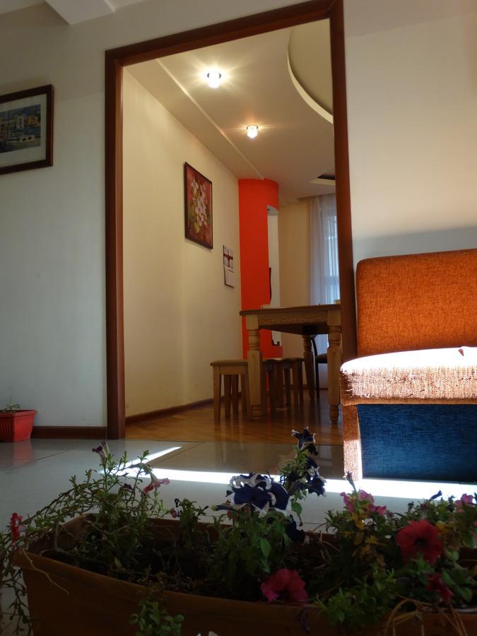 Destiny 1 Hostel เยเรวาน ภายนอก รูปภาพ
