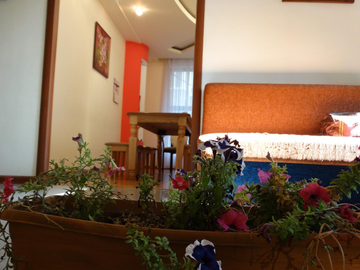 Destiny 1 Hostel เยเรวาน ภายนอก รูปภาพ